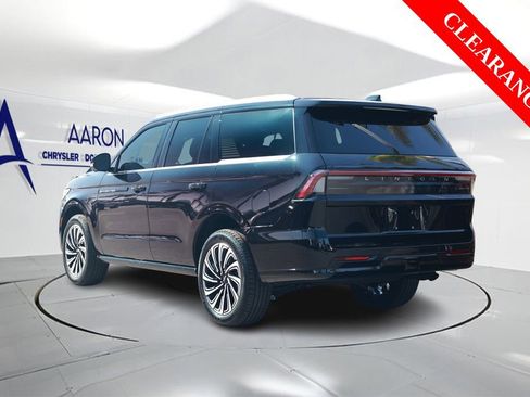 Used 2025 Lincoln Navigator Black Label AWD/4WD image 2