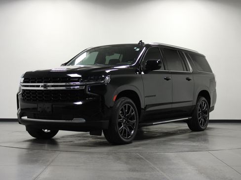 Used 2024 Chevrolet Suburban LS w/ Driver Alert Package AWD/4WD image 8
