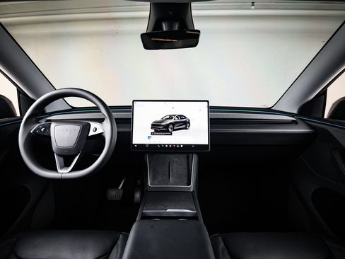 Used 2026 Tesla Model Y Long Range AWD/4WD image 24