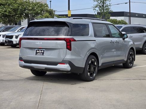 New 2026 Kia Carnival EX FWD image 4
