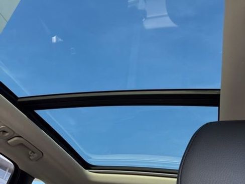 Used 2025 Volvo XC60 B5 Plus AWD/4WD image 21