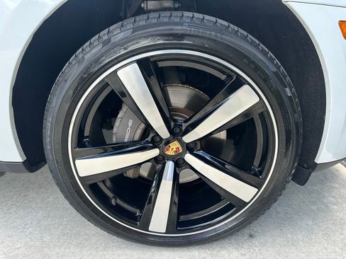 Certified 2024 Porsche Macan AWD/4WD image 42