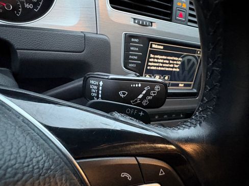 Used 2017 Volkswagen Golf Wolfsburg Edition image 37