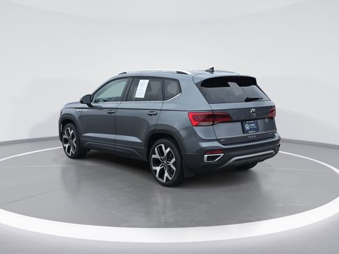 Certified 2022 Volkswagen Taos SEL w/ Panoramic Sunroof Package image 5