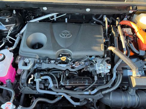 Used 2025 Toyota RAV4 LE image 31