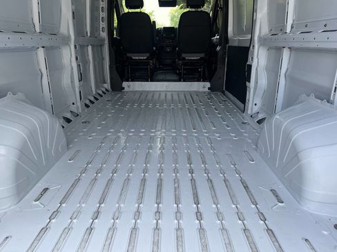 Used 2025 RAM ProMaster 2500 w/ Convenience Group image 9