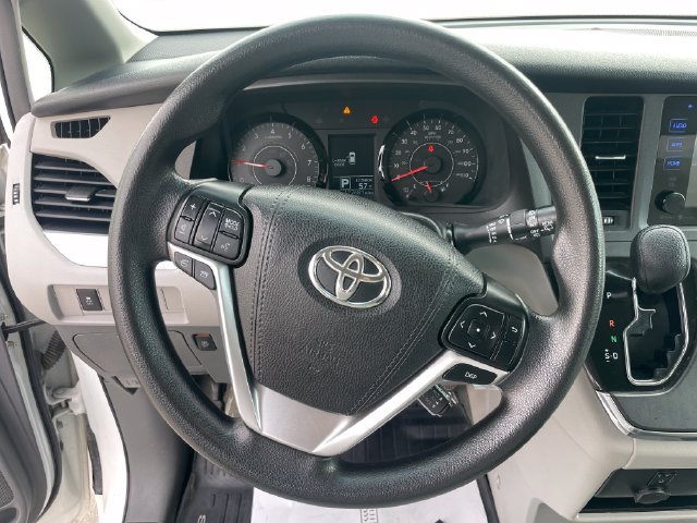 Used 2017 Toyota Sienna LE AWD/4WD image 25
