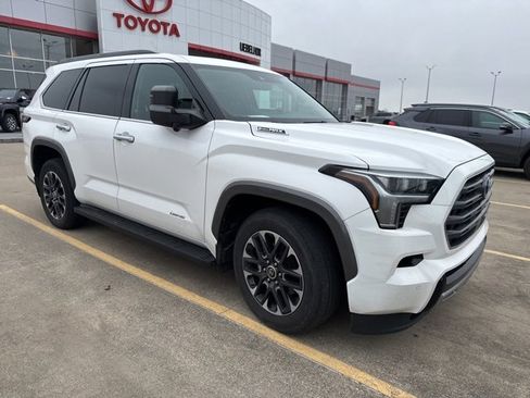 Used 2023 Toyota Sequoia Limited image 11