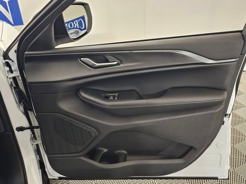 New 2025 Jeep Grand Cherokee L Laredo w/ Luxury Tech Group I AWD/4WD image 31