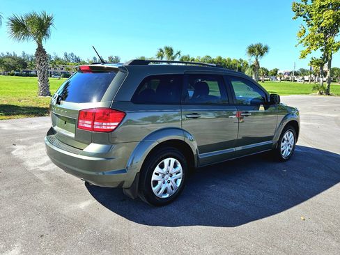 Used 2017 Dodge Journey SE image 4