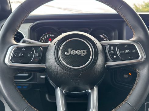 Used 2024 Jeep Wrangler Unlimited Sahara image 27