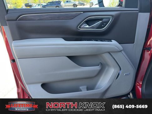 Used 2022 Chevrolet Tahoe Z71 w/ Z71 Off-Road Package AWD/4WD image 5