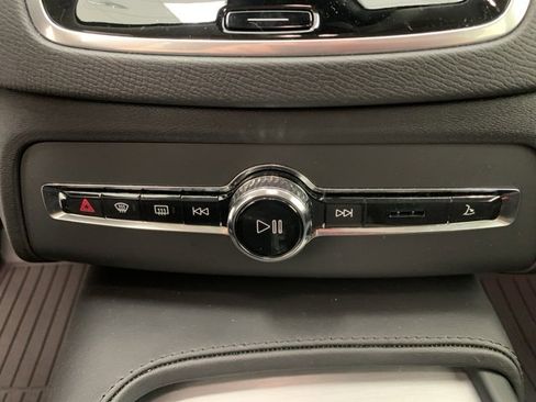 Certified 2024 Volvo XC90 B5 Core w/ Protection Package Premier image 17
