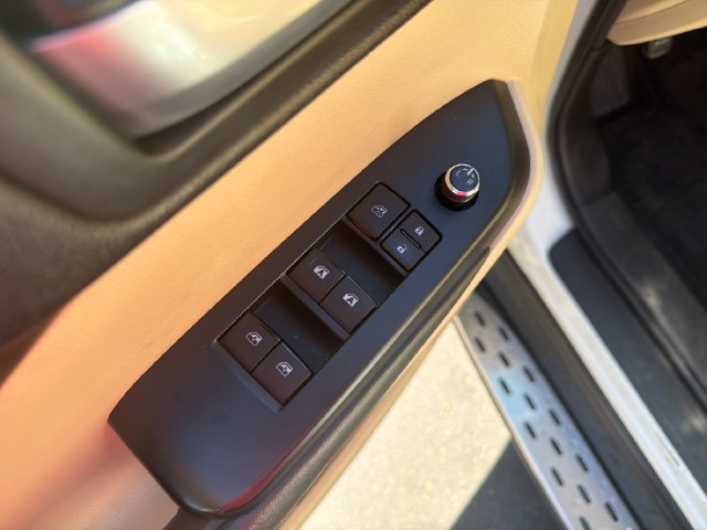 Used 2017 Toyota Highlander XLE AWD/4WD image 11