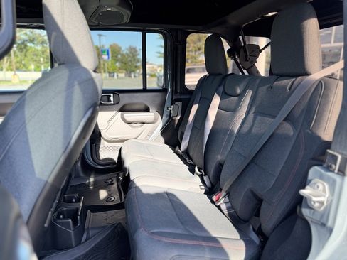 Used 2024 Jeep Wrangler Unlimited Rubicon image 25