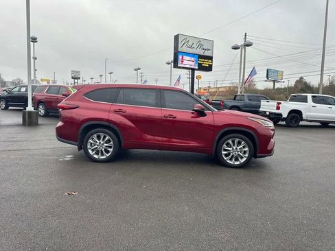 Used 2020 Toyota Highlander Limited image 3