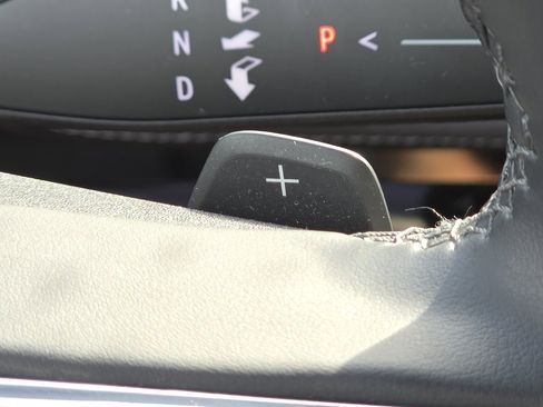 Used 2025 Chevrolet Equinox LT image 12