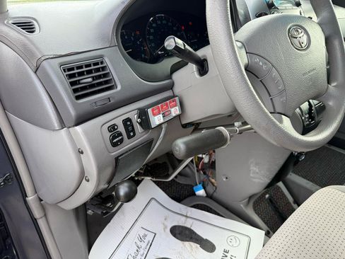 Used 2007 Toyota Sienna CE FWD image 30