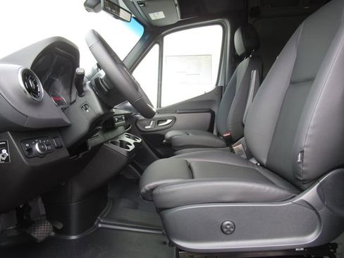 New 2026 Mercedes-Benz Sprinter 2500 image 11
