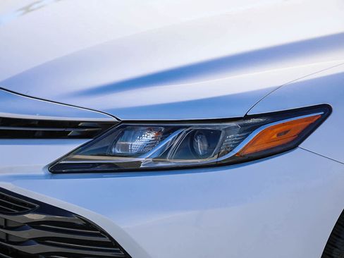 Used 2020 Toyota Camry LE image 8