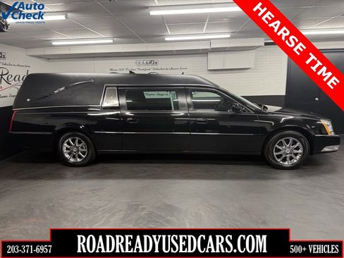 Used 2011 Cadillac DTS Base image 1