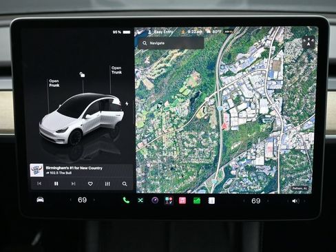 Used 2023 Tesla Model Y Long Range AWD/4WD image 12