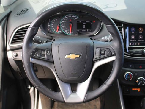 Used 2022 Chevrolet Trax LT w/ LT Convenience Package AWD/4WD image 8