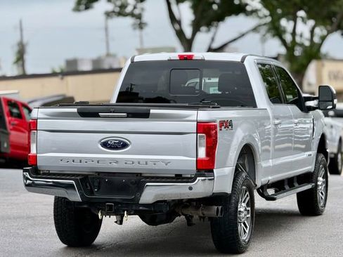 Used 2017 Ford F250 Lariat w/ Lariat Value Package AWD/4WD image 6