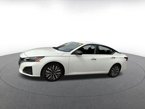 Used 2025 Nissan Altima 2.5 SV FWD image 8