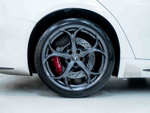 Used 2017 Alfa Romeo Giulia Quadrifoglio image 36