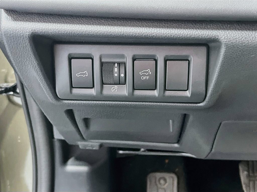 Used 2025 Subaru Outback Limited AWD/4WD image 10