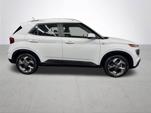 Used 2025 Hyundai Venue SEL image 8