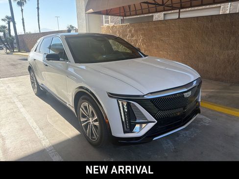 Used 2024 Cadillac Lyriq Luxury AWD/4WD image 3