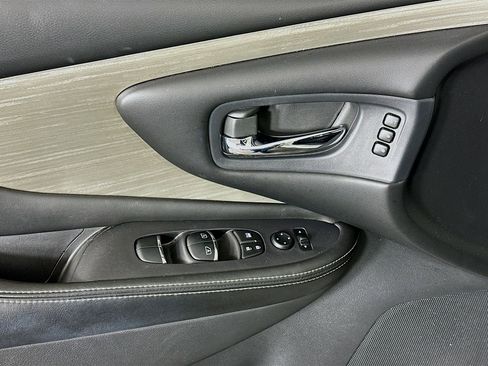 Used 2018 Nissan Murano SL w/ Midnight Edition Package FWD image 15