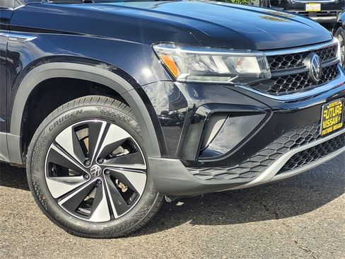 Used 2024 Volkswagen Taos SE image 9