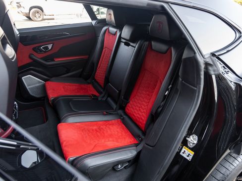 Used 2022 Lamborghini Urus image 32
