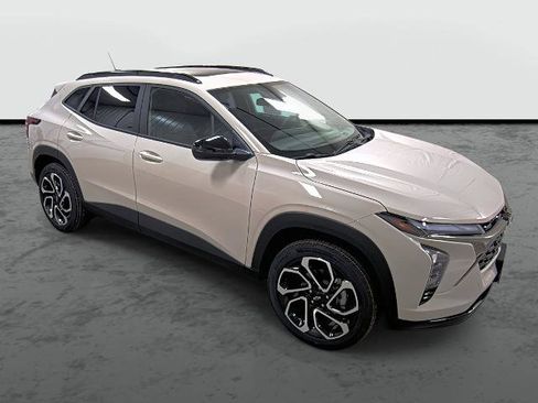 New 2026 Chevrolet Trax RS w/ Sunroof Package FWD image 5