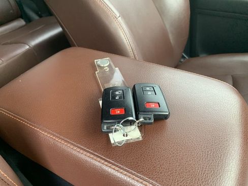 Used 2021 Toyota 4Runner Limited image 33