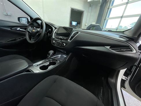 Used 2022 Chevrolet Malibu LT FWD image 29