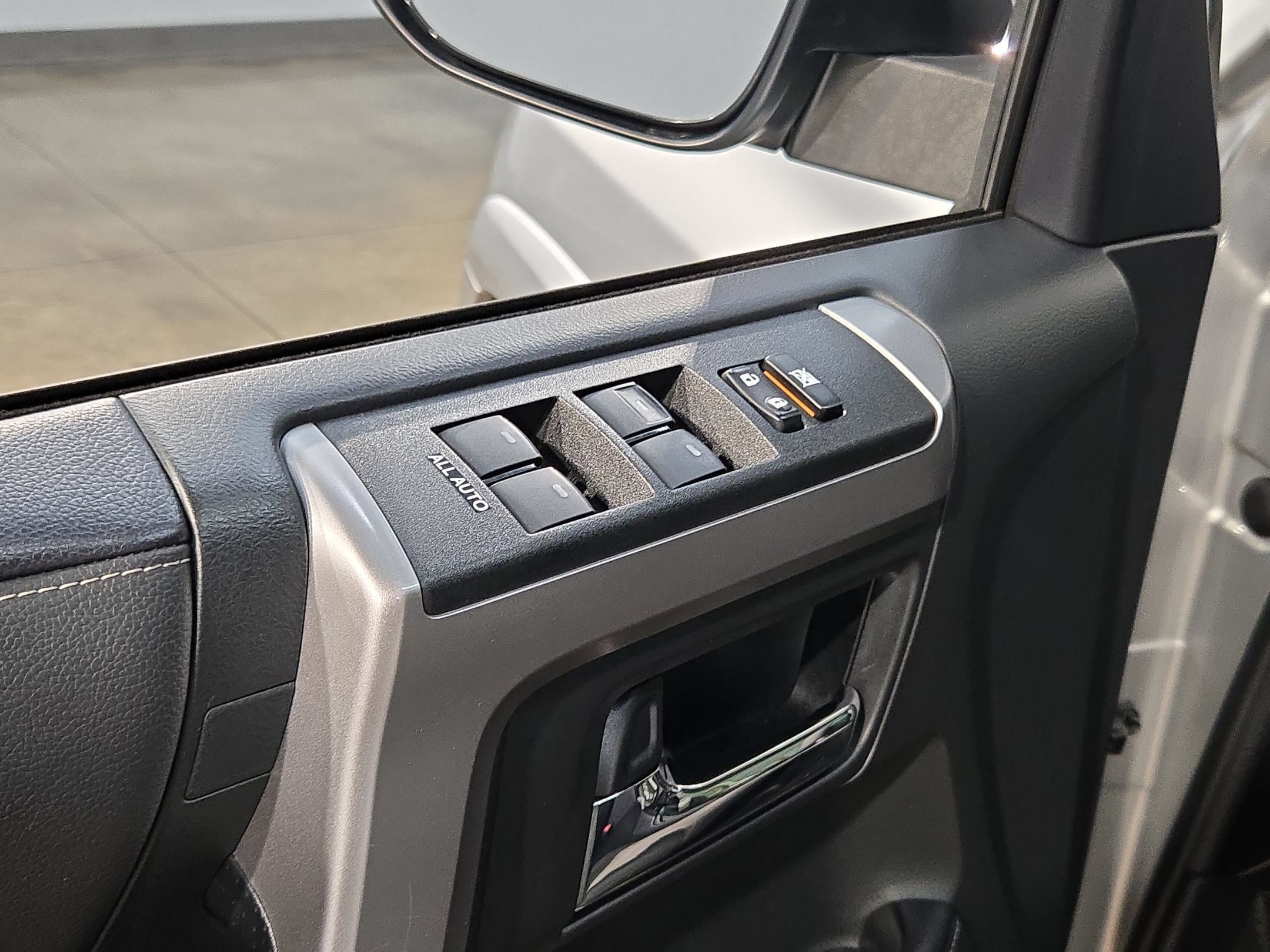 Used 2023 Toyota 4Runner SR5 AWD/4WD image 21