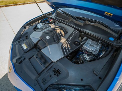 Used 2019 Lamborghini Urus image 16