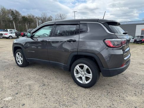 Used 2023 Jeep Compass Sport image 3