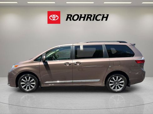 Used 2020 Toyota Sienna XLE Premium AWD/4WD image 9