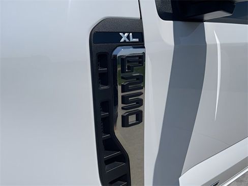 Used 2024 Ford F250 XL image 10