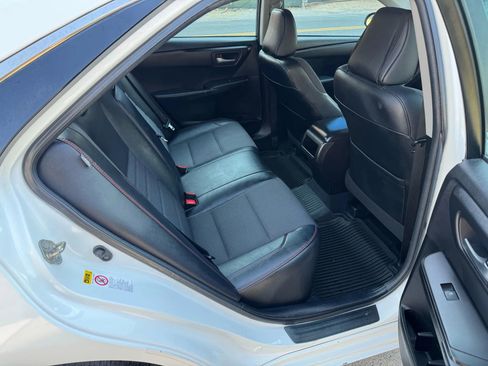 Used 2017 Toyota Camry SE image 10