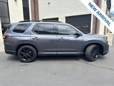 Used 2025 Honda Pilot Black Edition image 8