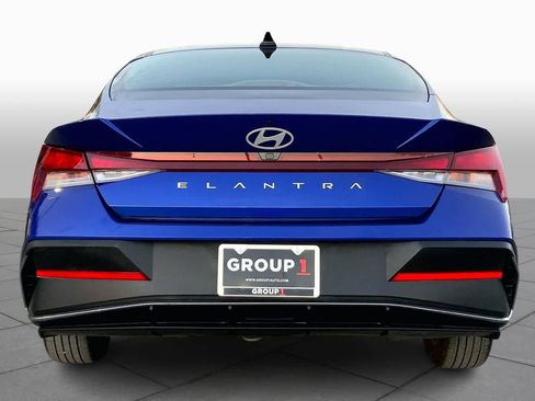 Used 2024 Hyundai Elantra SEL image 5