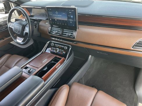 Certified 2023 Lincoln Navigator Reserve image 12
