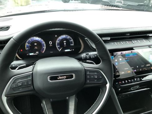 New 2026 Jeep Grand Cherokee Limited AWD/4WD image 24