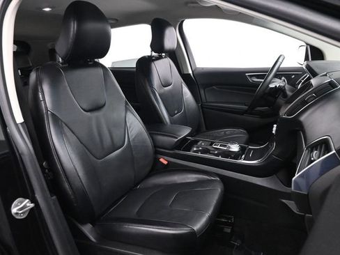 Used 2019 Ford Edge Titanium image 21